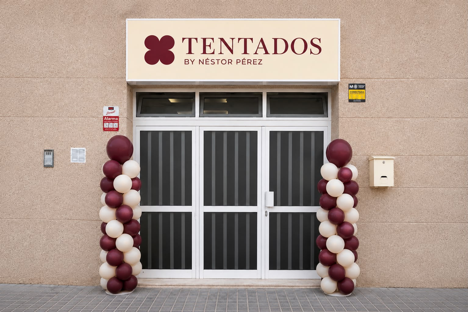 Fachada de Tentados by Néstor Pérez